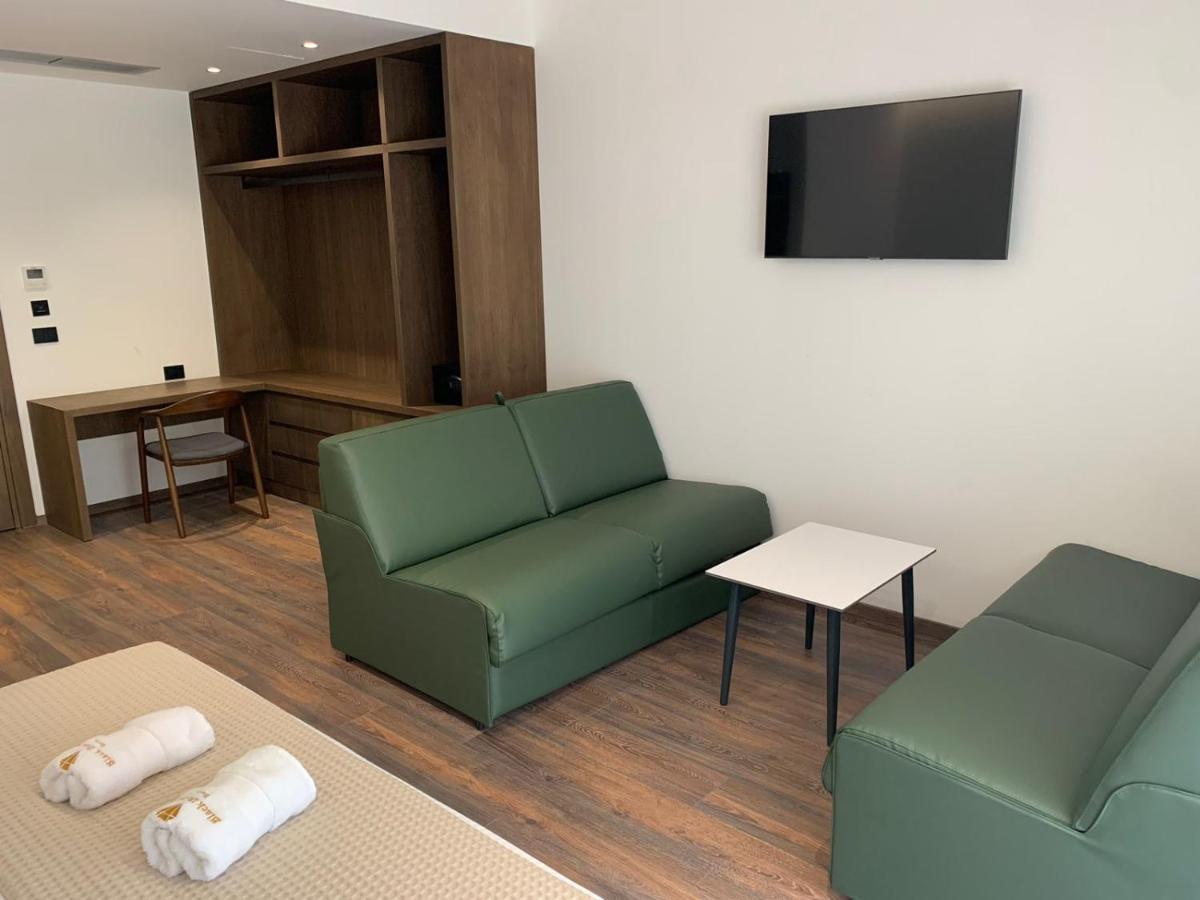 Black Diamond Hotel Дермі Екстер'єр фото