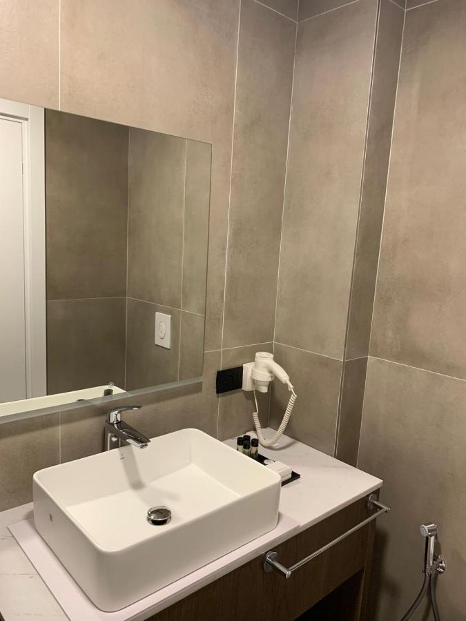 Black Diamond Hotel Дермі Екстер'єр фото