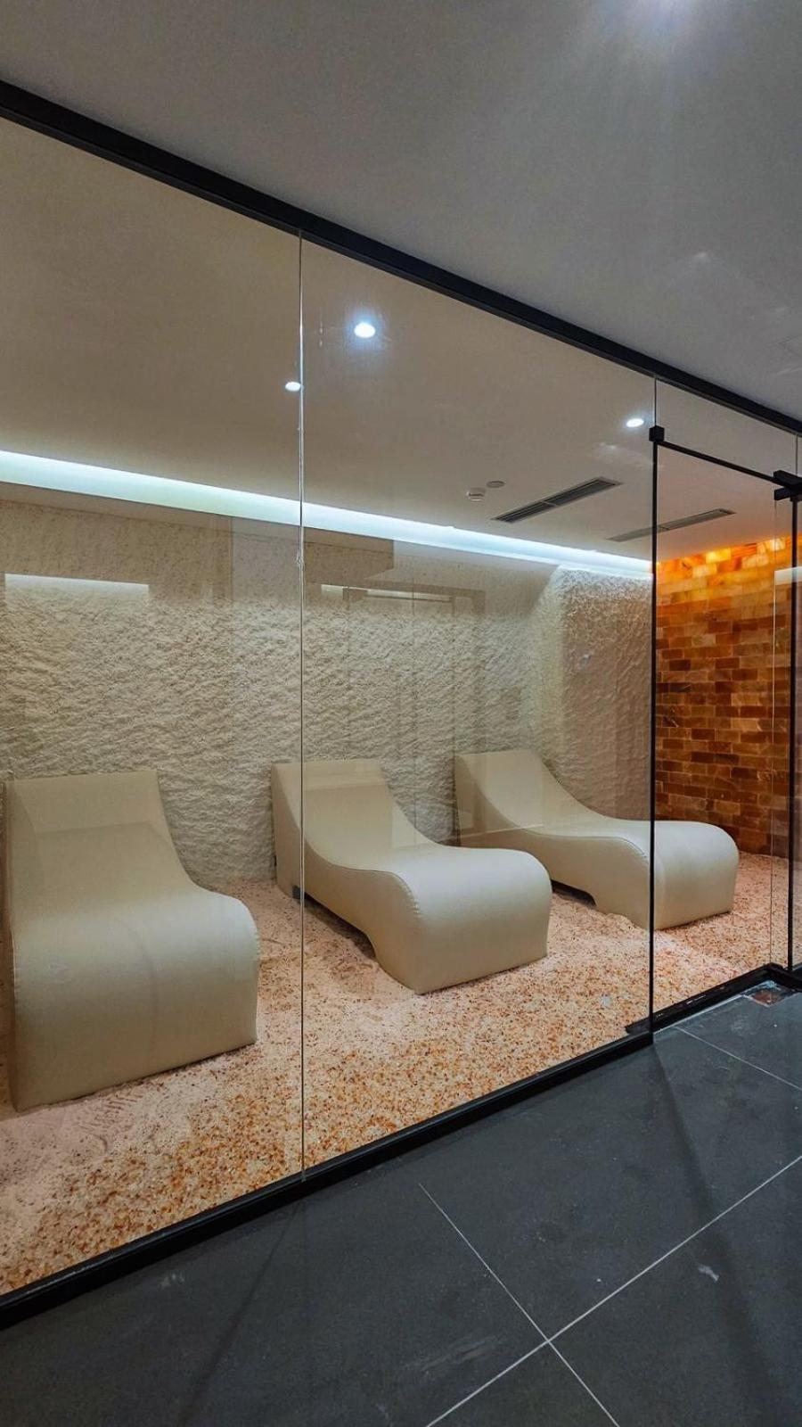 Black Diamond Hotel Дермі Екстер'єр фото